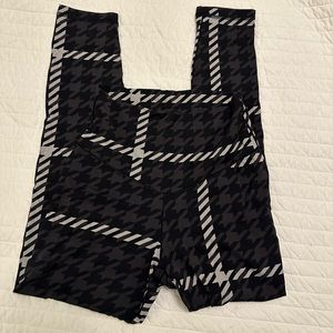 Aerie Offline high waisted 7/8 length leggings M herringbone plaid